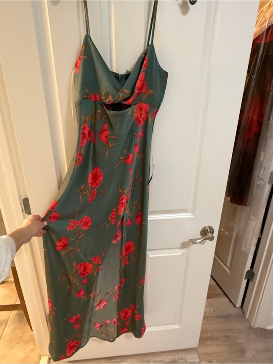 Lulus Dresses & Skirts - Lulus floral dress with cutout size large nwt